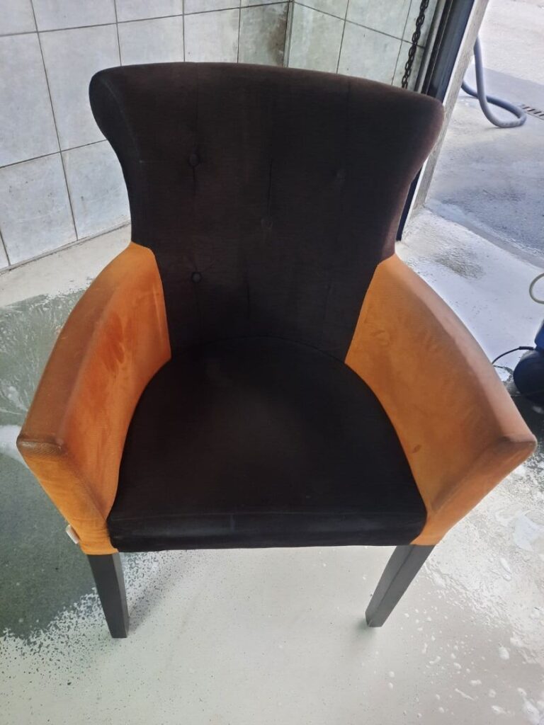 Dubinsko pranje nameštaja posle zime - Kako osvežiti garnituru i ukloniti neprijatne mirise?